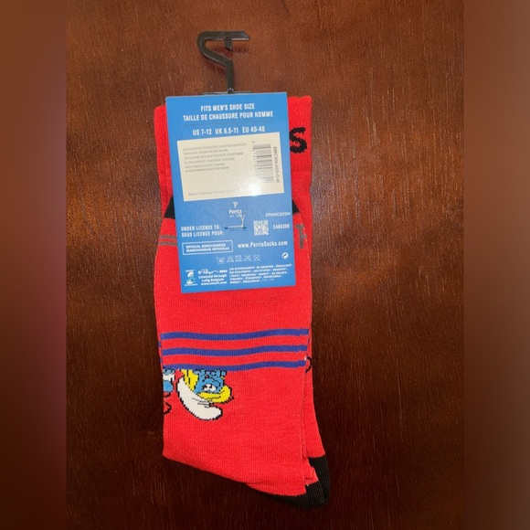 THE SMURFS NOVELTY CREW SOCKS NWT MEN’S SHOE SIZE 7-12 - Picture 2 of 2